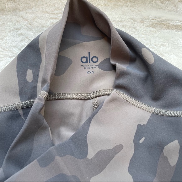 ALO Yoga Camo Leggings - Picture 3 of 3